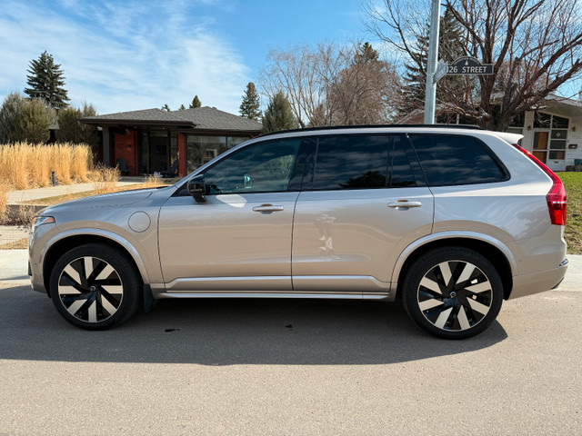Hybrid 2023 Volvo XC90 - Safety and elegance at their best! in Cars & Trucks in Edmonton - Image 2