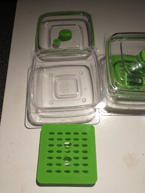 2-700ml food saver containers. in Other in Oakville / Halton Region - Image 2