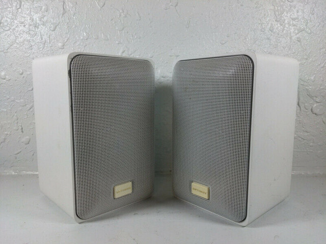 OPTIMUS Pro X44AV White BOOKSHELF Speakers dans Haut-parleurs  à Kelowna