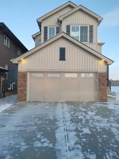 Newly Build 5 Bedroom 3 Bathroom Home in Beautiful Chapelle SW