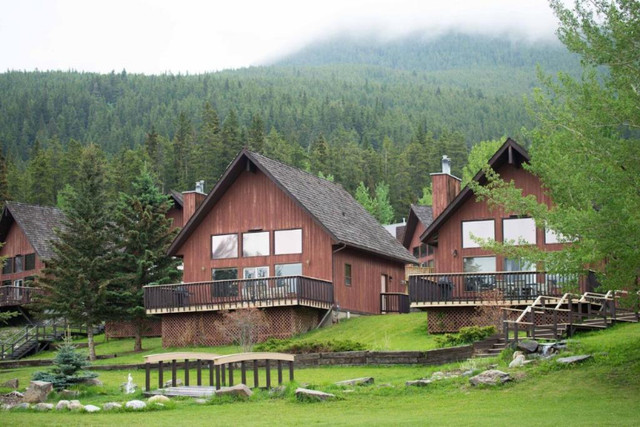 Banff Gate Mountain Resort -  Canmore - JUNE in Alberta