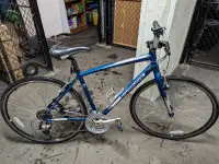 Bicycle for sale/ Vélo à vendre.