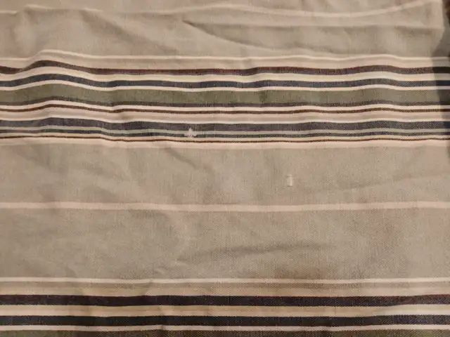 Canvas Hammock with Cotton Rope and Hardwood Spreader Bars in Outdoor Décor in Guelph - Image 7