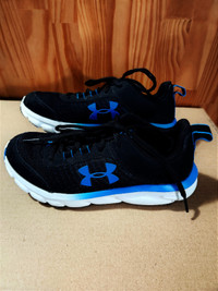 NEW Running Shoes / Under Armour / Paid 86$ / / Size 4 us