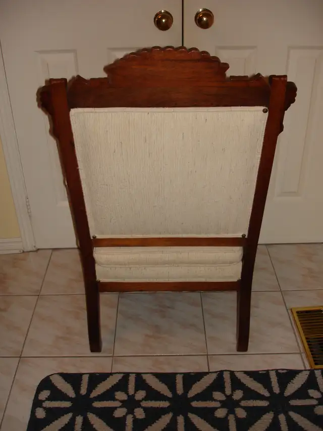 Antique Eastlake arm chair in Chairs & Recliners in Markham / York Region - Image 4