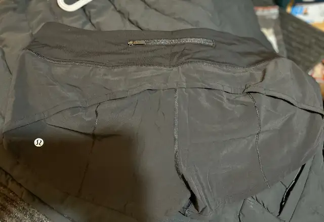 Women’s Lululemon Shorts, Black, Size 10,  low rise 2.5, new in Women's - Bottoms in Oakville / Halton Region - Image 4