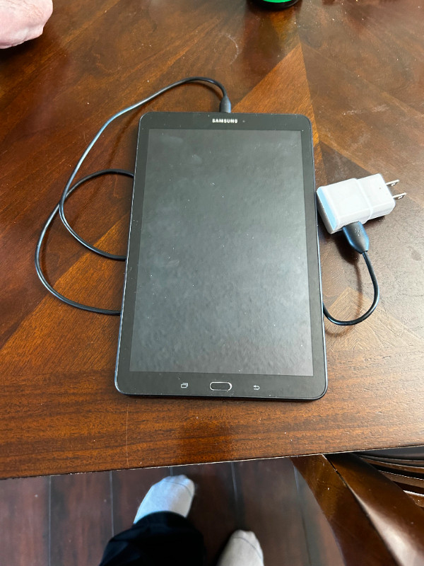 Samsung Galaxy Tab E in General Electronics in Hope / Kent