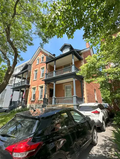 HEAT, WATER & WIFI INCLUDED! Ideal for a Female tenant. SANDY HILL 1 Bedroom in a 2 Bedrooms apartme...