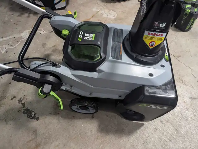 ego snowblower 35" (tool only) in Snowblowers in Oshawa / Durham Region - Image 3
