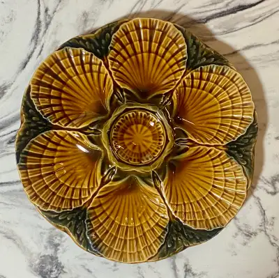 Ensemble de 6 assiettes plates à huîtres en majolique française, View more