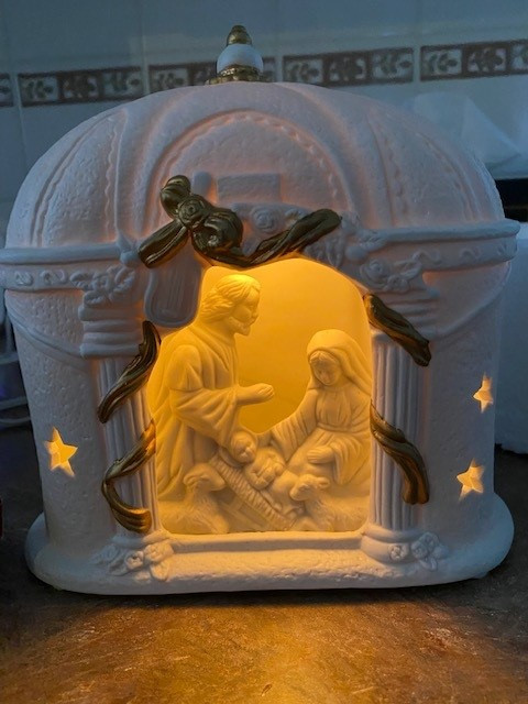 Vintage Porcelain Nativity Scene that lights up in Arts & Collectibles in Gatineau - Image 4