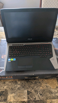 ASUS G752VY-DH72 Gaming Laptop Intel Core i7-6700HQ 2.6 GHz 17.3