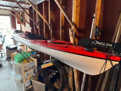 Kayak de mer en fibre de verre 17.5 pi. Au moins 750$ de moins que neuf. L’équipement est impeccable...