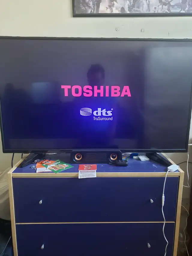 44" LCD Toshiba TV for sale with remote in TVs in City of Toronto - Image 4