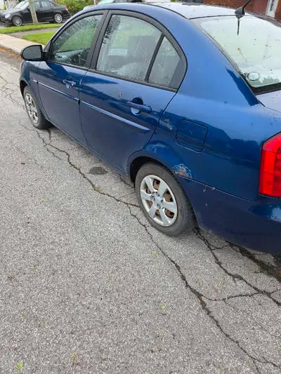 Hyundai accent 2006 Decent car drives well For more info please call 514 5729051