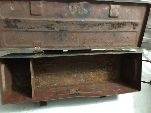 1944 Metal Military Box $100 in Arts & Collectibles in Trenton - Image 3