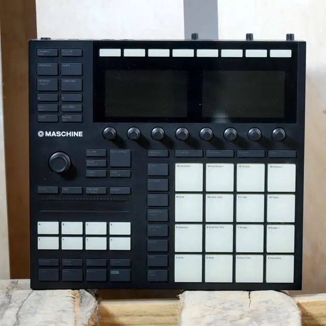 Native Instruments Maschine MK3 in Performance & DJ Equipment in City of Toronto - Image 2