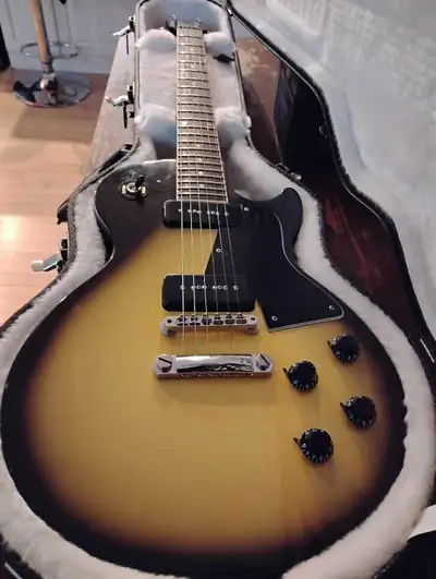 This 1995 Gibson Les Paul Special is a fantastic electric guitar featuring upgraded P-90 pickups and...