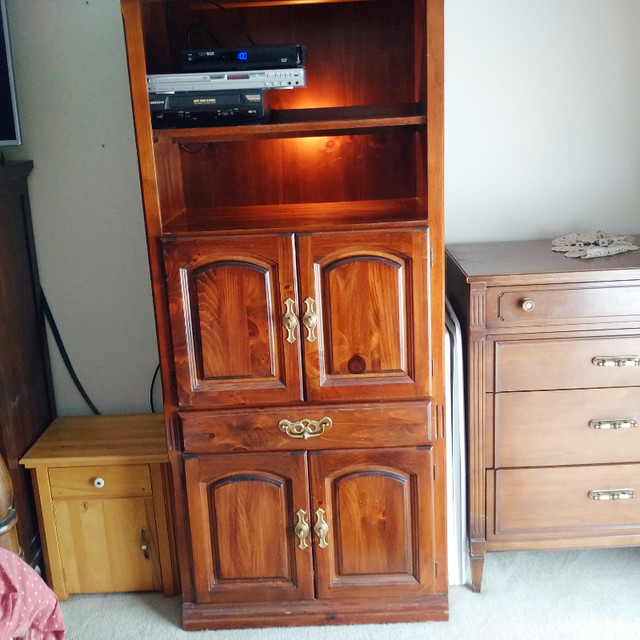 Solid pine Kroehler wall unit in Bookcases & Shelving Units in Kitchener / Waterloo - Image 3