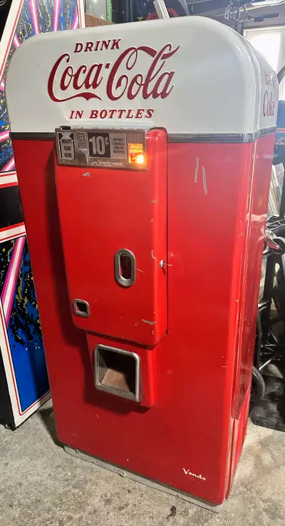 Vintage COKE MACHINE from the 50s! - Vendo model 80, refurbished, View more