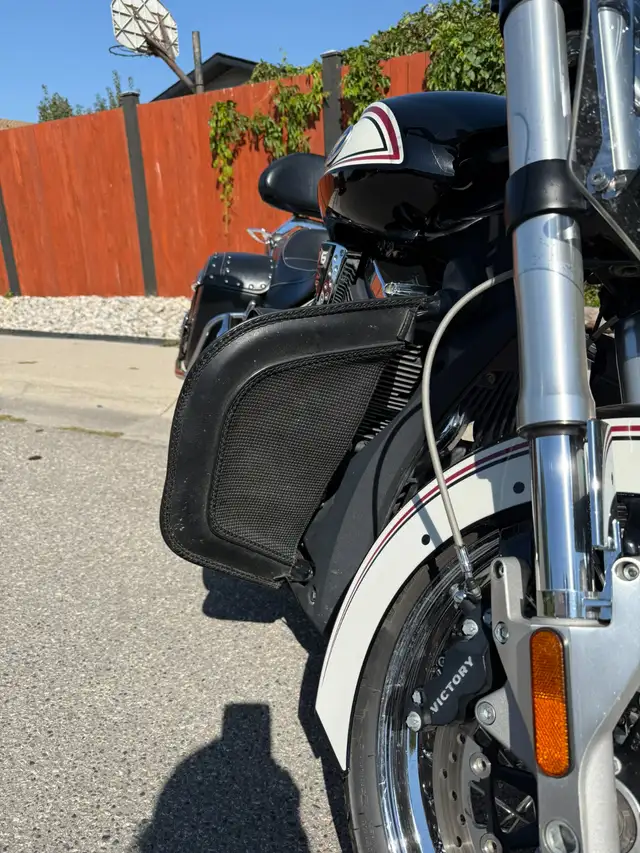 2012 Victory Cross Roads in Street, Cruisers & Choppers in Calgary - Image 8