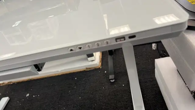 luxury 47”X24” electric adjustable tempered glass standup table  in Desks in Markham / York Region - Image 2