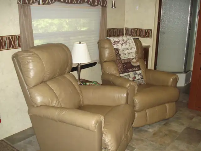 2015 forest river Flagstaff V-Lite {one owner} in Travel Trailers & Campers in Regina - Image 7