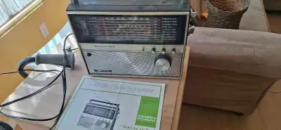 Vintage Radio Shack Realistic Patrolman CB-9 multi-band portable radio (Model No. 12-762). This is a...