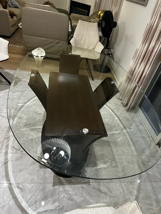 Glass Dinning Table in Dining Tables & Sets in Oakville / Halton Region - Image 4