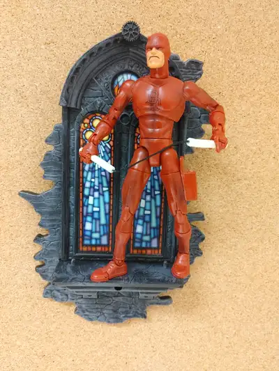 Half price! 2001 Toybiz Daredevil (w/stained glass window base), View more