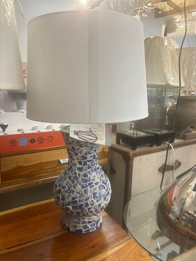 Table lamp in Indoor Lighting & Fans in Barrie - Image 2