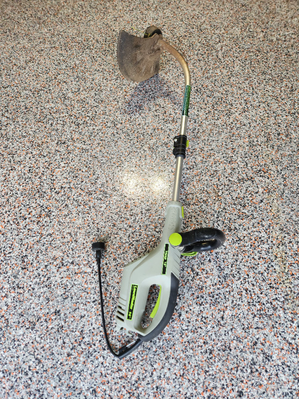 Corded grass trimmer in Lawnmowers & Leaf Blowers in Kitchener / Waterloo