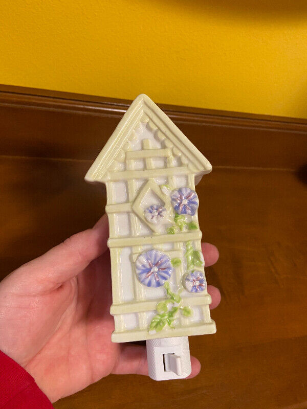 Like New Ceramic House with Flowers Night Light in Other in Oshawa / Durham Region - Image 2