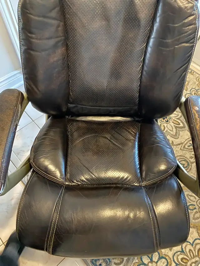 Office chair in Chairs & Recliners in Markham / York Region - Image 3