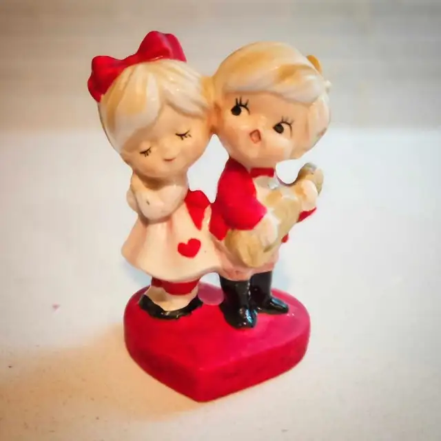 Vintage lefton valentine's figurine in Arts & Collectibles in Saskatoon - Image 2