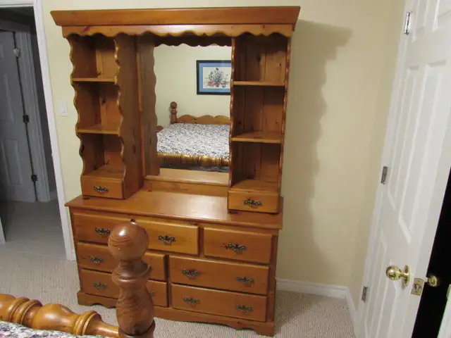 SOLID PINE BEDROOM SET CUSTOM MADE. in Dressers & Wardrobes in Oshawa / Durham Region - Image 3