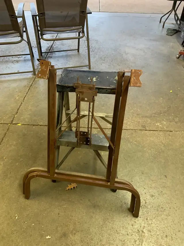 FOLDING TABLE LEGS in Other Tables in Hamilton - Image 2