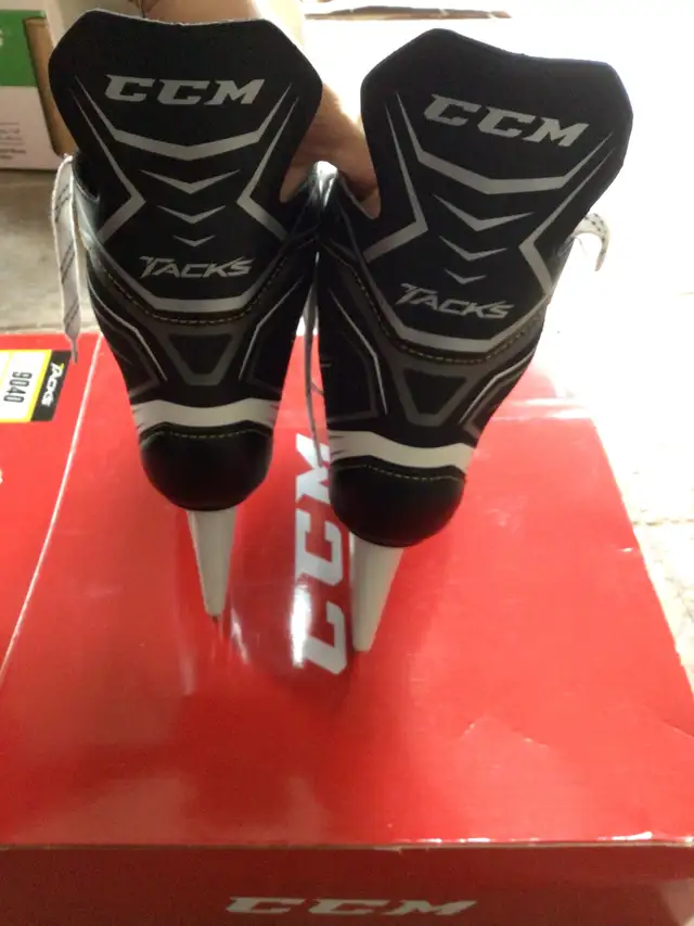 CCM Skate men size 10 in Skates & Blades in City of Toronto - Image 3