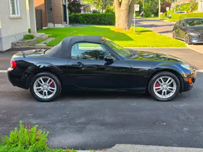 Mazda MX-5 Sport 2009 (destinée au marché américain), fabriquée au Japon. Seulement 86 811 km, trans...