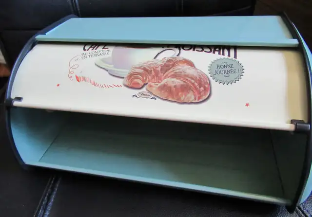 Authentic Cafe Croissant Bread Box in Arts & Collectibles in Oshawa / Durham Region - Image 6