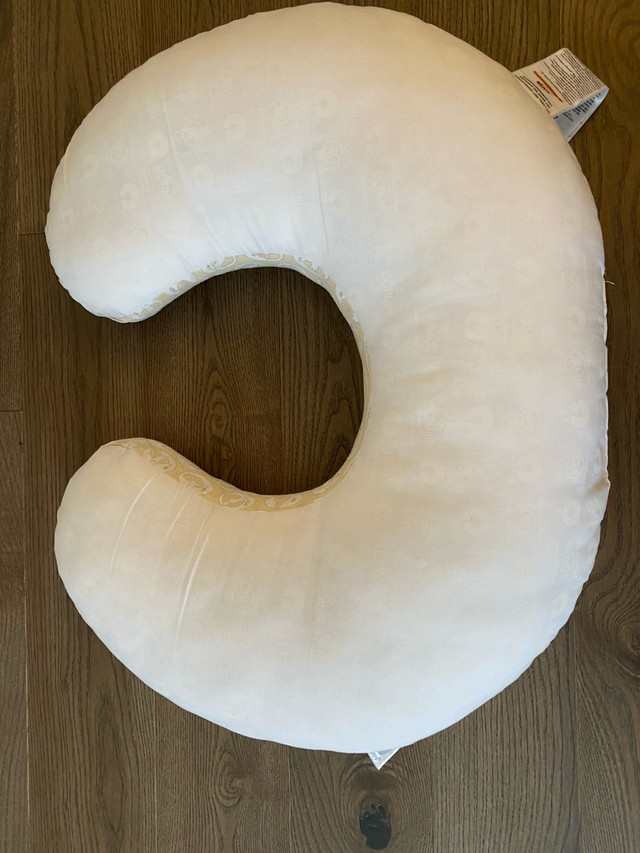 BOPPY Nursing Pillow in Other in Oakville / Halton Region - Image 4