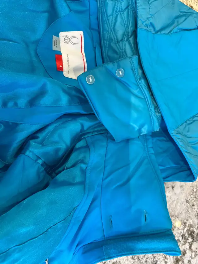 Spyder ski Jacket in Women's - Tops & Outerwear in Markham / York Region - Image 6
