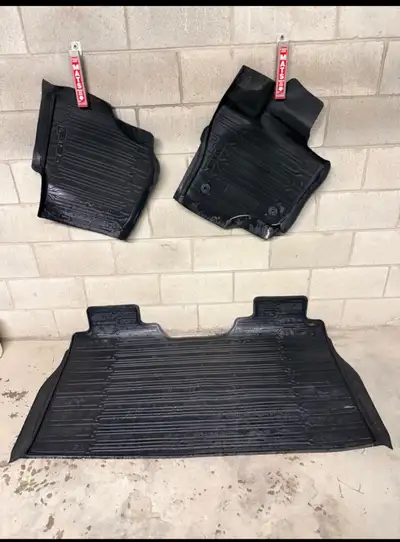 Tapis d'origine Ford en caoutchouc thermoplastique provenant d'un F150 2019 Crew Cab 3 tapis (chauff...