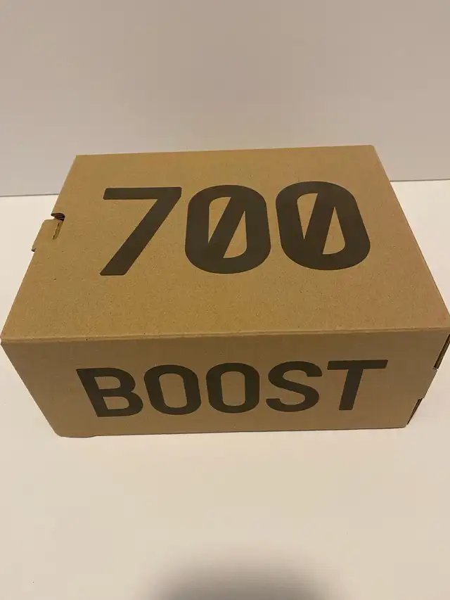 kids Yeezy 700 sneakers (NEW) in Kids & Youth in Oakville / Halton Region - Image 8