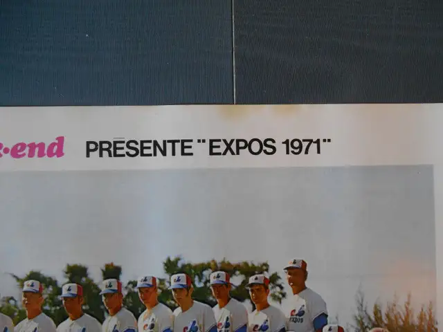 POSTER 12X19 MONTREAL-MATIN(GLACÉ) 1971 EXPOS DE MONTREAL(RARE) in Arts & Collectibles in Laval / North Shore - Image 6