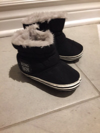 Warm baby boots with side zipper, prewalker