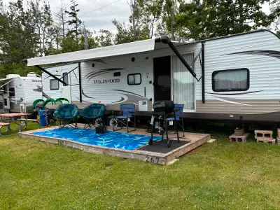 2 bedroom. Master bedroom at one end of camper. New mattress purchased 3 years ago. Has large closet...