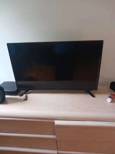 Télé insigna roku tv 21 pouces. Pas de manette , possible de telecharger sur play store