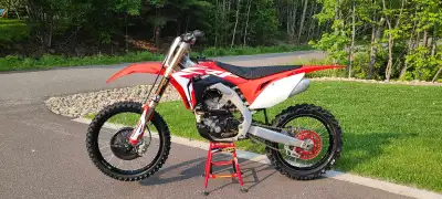 Hi im selling my 2019 Honda CRF250R Bike starts and runs great. 35-40hrs max Reason for selling is i...