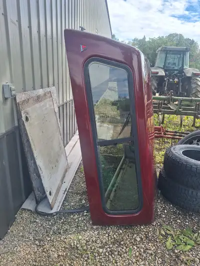 Truck cap off a 2005 gmc 4 door 6' box , good conditin call or text Brett